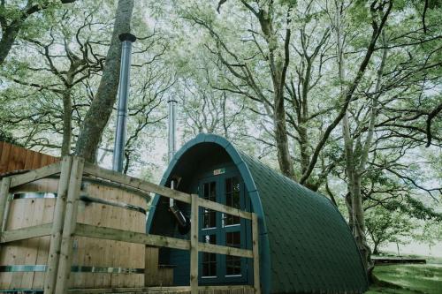 Oak SPECIAL WINTER OFFERS - Hot tub & Log burner, Conwy