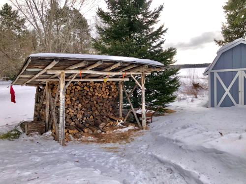 Scenic & Serene Lakefront Cottage With Wood Stove