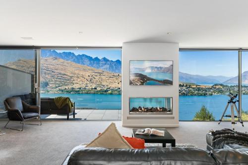 Remarkable Lake View Modern Executive Home