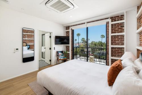 The Brick Boutique Hotel in Oceanside Tengerpart