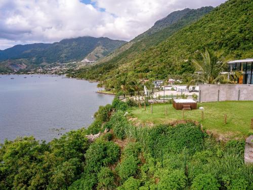 Casa na costeira com vista para o mar