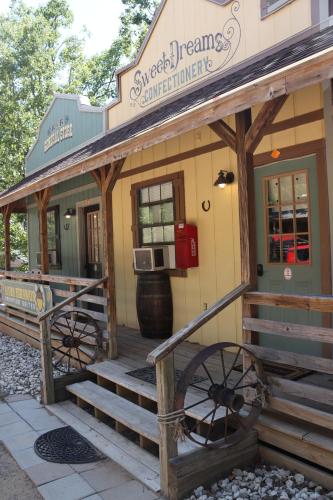 Acorn Hideaways Canton Sweet Dreams for 2 in Canton, USA