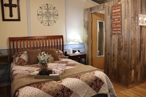 Acorn Hideaways Canton Sweet Dreams for 2 in Canton, USA
