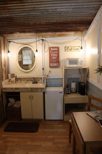 Acorn Hideaways Canton Sweet Dreams for 2 in Canton, USA