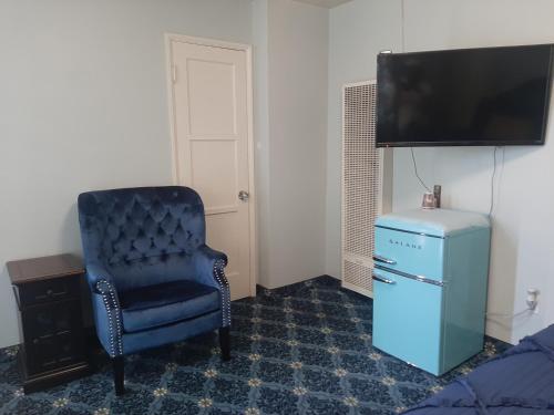 THE NEW STAR MOTEL - 1950s Extended-Stay Lodging and Retreat Center in Moreno Valley, USA