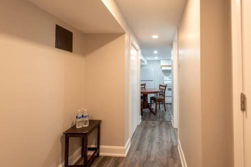 Adorable fully private suite with 2 Free Parking Spots