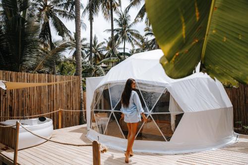 Romantic DOME with hot jacuzzi and Jungle view