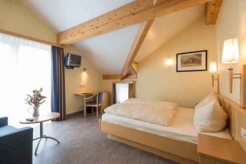 Hotel Burg Hof - image 2