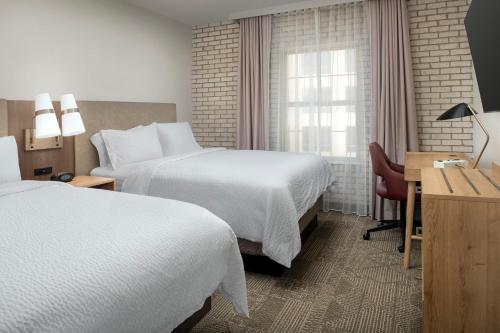 2 queen beds