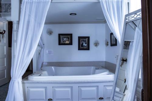 MCCLOUD RIVER INN - BED AND BREAKFAST in McCloud (CA)