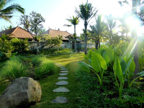 Villa & Farm for 5, near Sidemen w/ Mt. Agung View