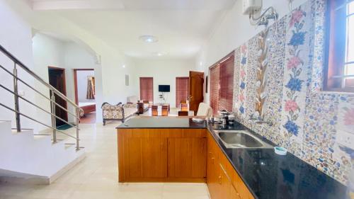 Mountain Mansion Kodai
