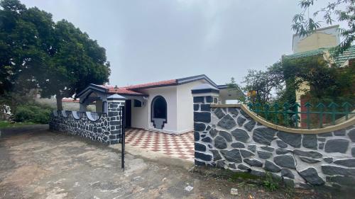 Three-Bedroom House image 10