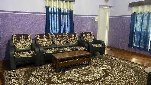 Three-Bedroom House image 4