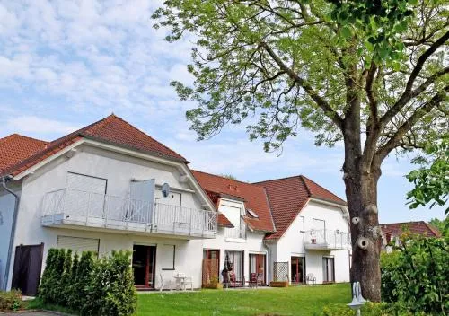 Kleine Ferienwohnung mit Terrasse und Gartenblick in Gustow, Deutschland