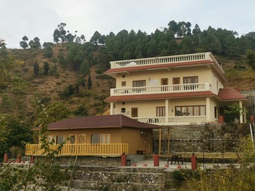 Wooden Cottage by Mountain Homes- Lansdowne Lansdowne