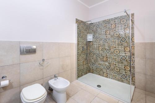 Quadruple Room with Balcony image 10