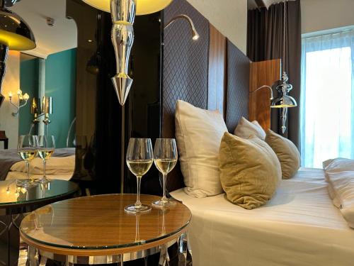 422821703 Tivoli Hotel