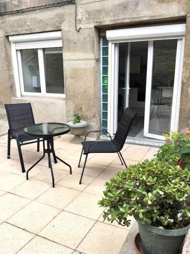 T2 centre ville- 44m2- terrasse -queen bed