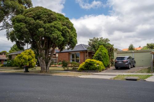 Cosy 4 Bedroom Holiday Home - Melbourne Airport