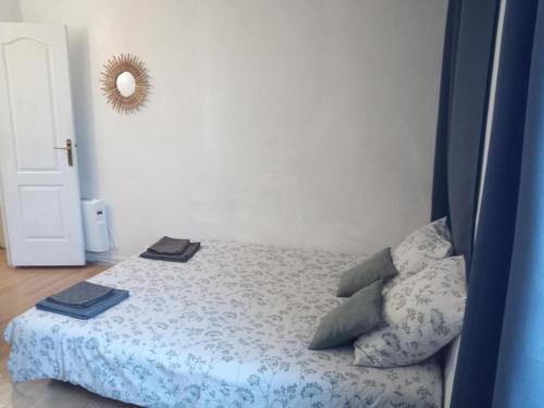 APPARTEMENT ENTIER A PARIS PROCHE PLACE VOLTAIRE.