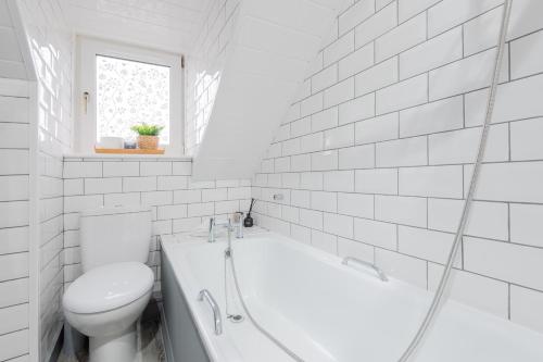 Bathroom, Glengate - Traditional home in Kirriemuir in Kirriemuir