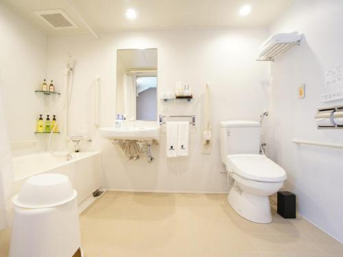 ห้องน้ำ, โรงแรมไลฟ์แม็กซ์ โยโกฮาม่า โมะโตะมะชิ เอะกิมะเอะ (Hotel Livemax Yokohama Motomachi Ekimae) near โยโกฮาม่าเบย์บริดจ์ สกายวอร์ค