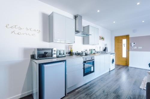 Stunning 2 Bed Apt By Greenstay Serviced Accommodation - Perfect For SHORT & LONG STAYS - Couples, Families, Business Travellers & Contractors All Welcome - 7