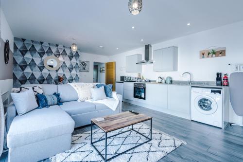 Stunning 2 Bed Apt By Greenstay Serviced Accommodation - Perfect For SHORT & LONG STAYS - Couples, Families, Business Travellers & Contractors All Welcome - 7