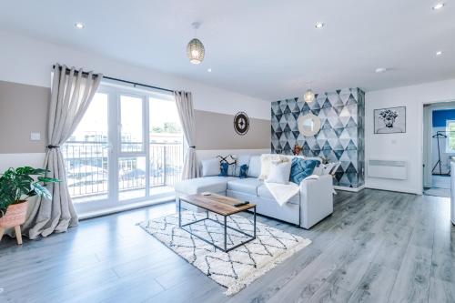 Stunning 2 Bed Apt By Greenstay Serviced Accommodation - Perfect For SHORT & LONG STAYS - Couples, Families, Business Travellers & Contractors All Welcome - 7