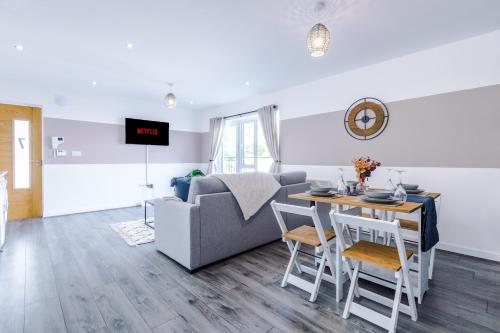 Stunning 2 Bed Apt By Greenstay Serviced Accommodation - Perfect For SHORT & LONG STAYS - Couples, Families, Business Travellers & Contractors All Welcome - 7