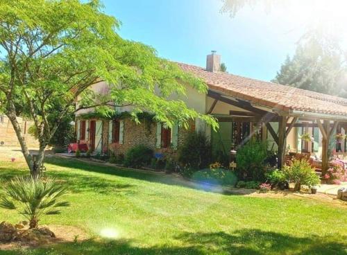 Maison avec piscine proche des thermes gîte à louer Monclar