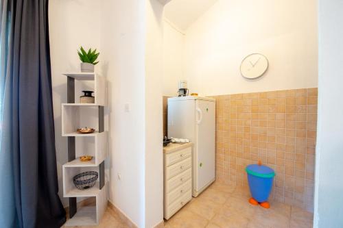 One-Bedroom Apartment image 2