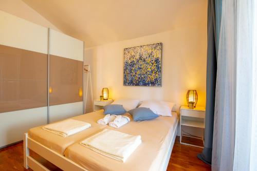 One-Bedroom Apartment image 9