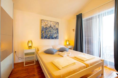 One-Bedroom Apartment room in Apartments Ela