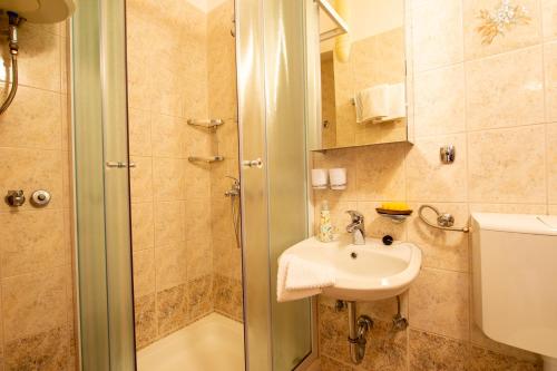 One-Bedroom Apartment image 1