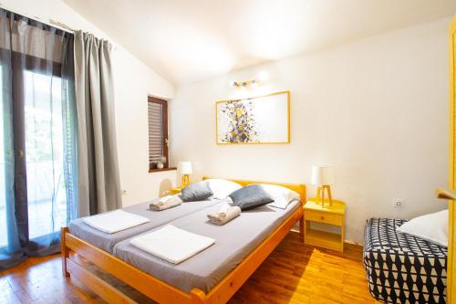 One-Bedroom Apartment image 5