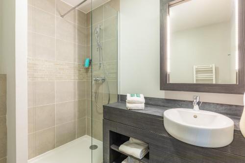 Bathroom, Appart'City Confort Montpellier Ovalie 2 in Estanove
