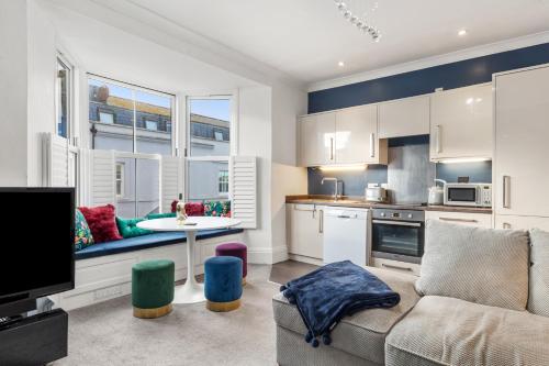 Caldey Bay Apartment - Lovely Sea Views