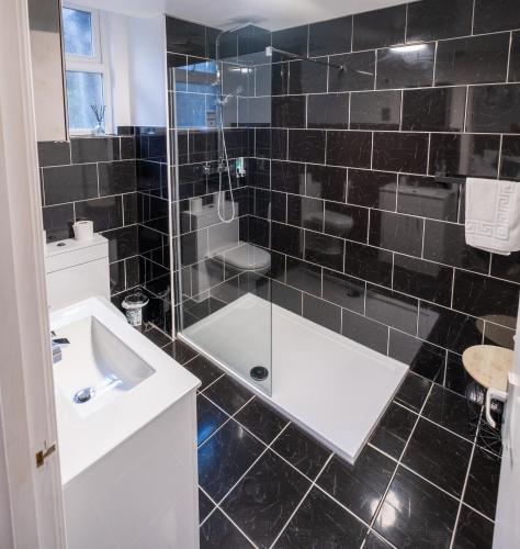 Royal Lion Hotel - image 14