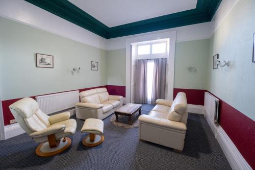 Royal Lion Hotel - image 11