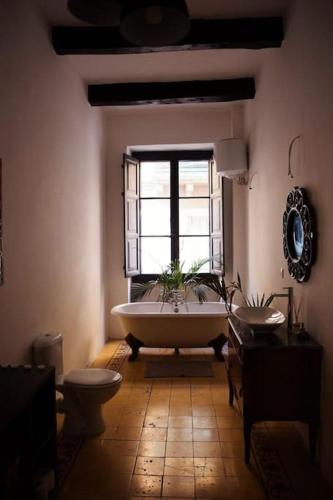 Badrum, Grand House of Character Valletta in Il-Furjana