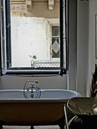 Badrum, Grand House of Character Valletta in Il-Furjana