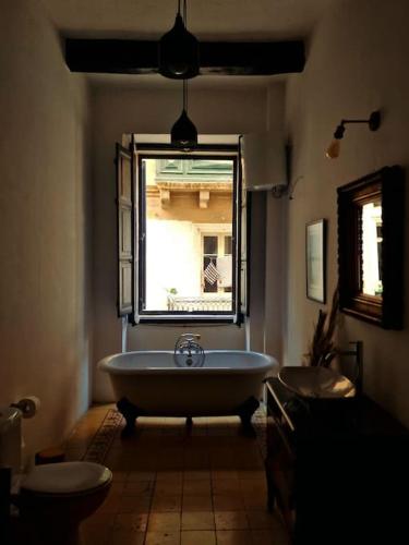 Badrum, Grand House of Character Valletta in Il-Furjana