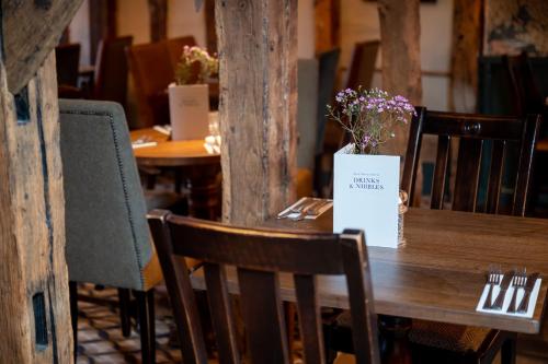 The Green Man Hotel by Greene King Inns - image 2