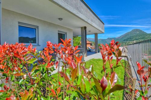 Felice sul Lago 2-Bedroom Lakeview Apartment