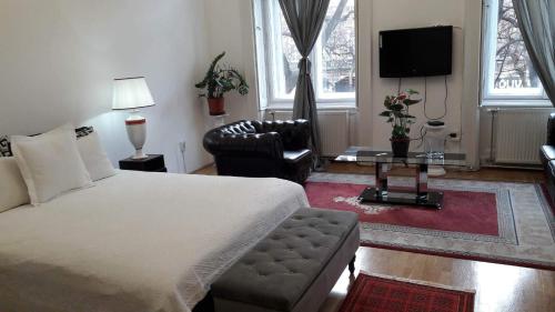 Royale Apartment - image 13