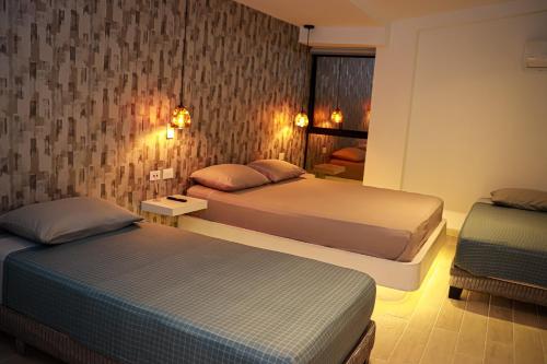 Quadruple Room image 6