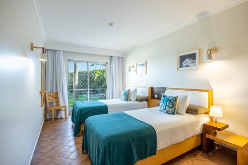 2 twin beds