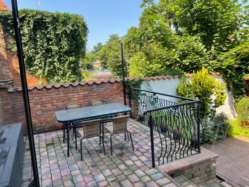 Apartament BROWAR z Prywatnym Ogrodem nad Rzeką - Starówka (Apartament BROWAR z Prywatnym Ogrodem nad Rzeka - Starowka) in Старогард-Ґданський